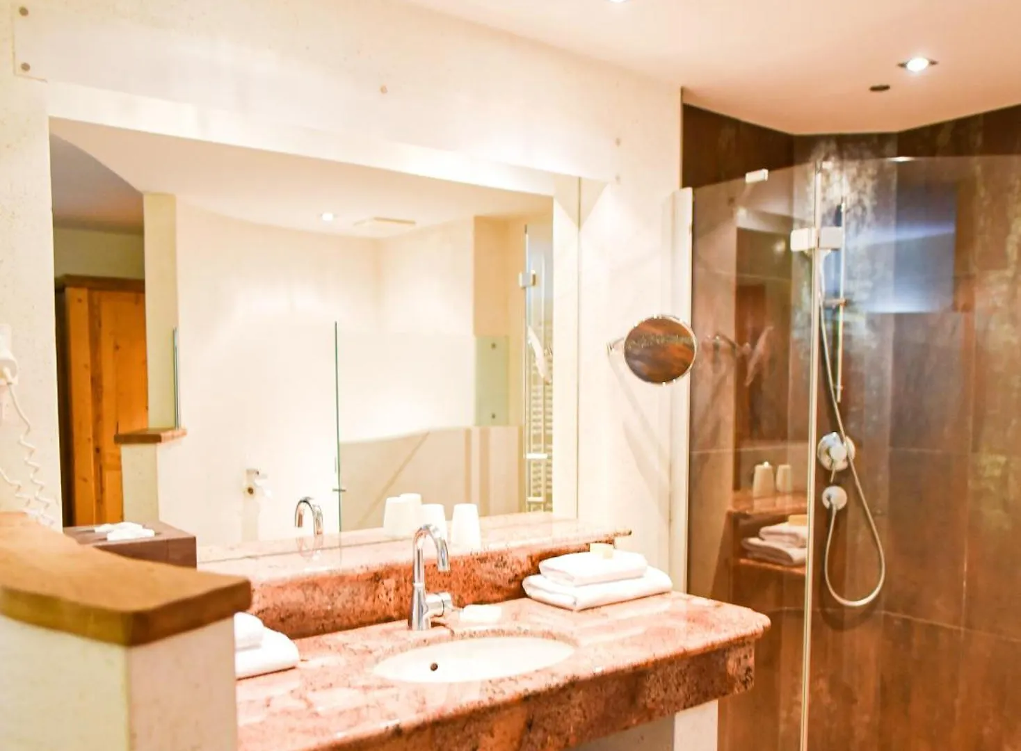 ****  Feuriger Tatzlwurm Hotel Bayrischzell Germany